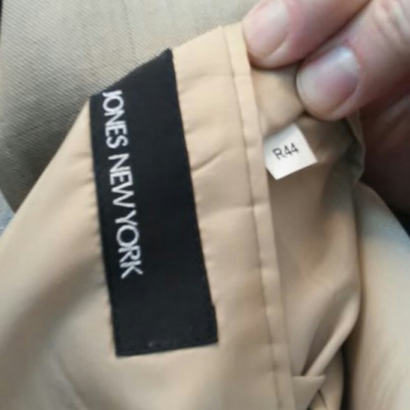 Jones NY Tan Wool/Silk Suit 44R - Picture 11 of 12